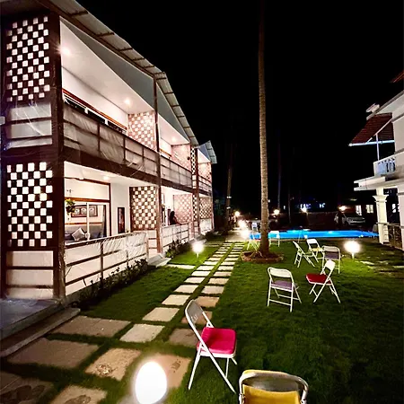 White Turtle Hotel